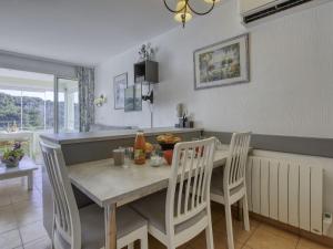 Apartment Les Rivages de Coudoulière-2 by Interhome