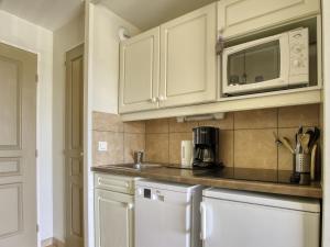 Apartment Les Rivages de Coudoulière-9 by Interhome