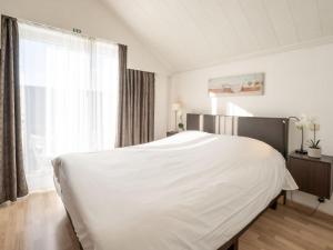 Apartment Dina with parking and shared pool by Interhome