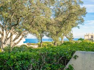 Apartment Les Louvans-10 by Interhome