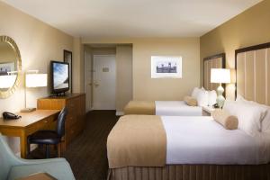 Double Room with Two Double Beds - Riverfront room in DoubleTree by Hilton Jacksonville Riverfront FL