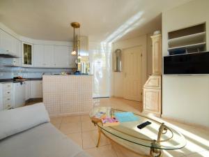 Apartment Oceanic-2 by Interhome