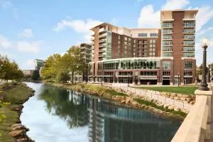 Embassy Suites by Hilton Greenville Downtown Riverplace - Гринвилл