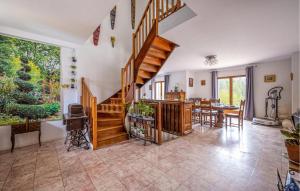 Cozy Home In Le Vaumain With Kitchen