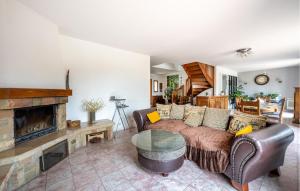 Cozy Home In Le Vaumain With Kitchen