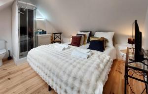 Nice Home In Ploubazlanec With Kitchen