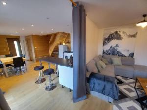 Appartements LE ZEDEL - Duplex 100m2 avec terrasse et jardin vue montagne : photos des chambres