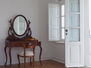 The Palm Rock, Finikia Santorini