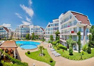 Charming 2-bed flat with pool view in Sunny Beach, Bulgaria