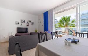 Beautiful Apartment In El Vergel
