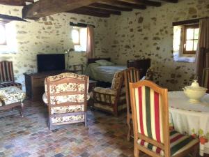 Maisons de vacances Gite Souvigne-sur-Sarthe, 3 pieces, 5 personnes - FR-1-410-191 : photos des chambres