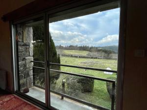 Maisons de vacances Gite familial avec terrasse panoramique et cheminee, ideal pour randonnees pres de Retournac - FR-1-582-355 : Maison de Vacances