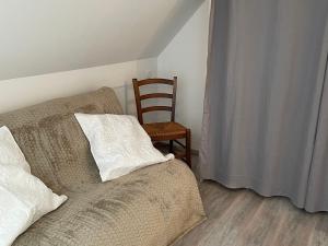 Maisons de vacances Gite Mezieres-sur-Ponthouin, 2 pieces, 4 personnes - FR-1-410-393 : photos des chambres