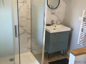 Maisons de vacances Gite Montbizot, 2 pieces, 2 personnes - FR-1-410-397 : photos des chambres