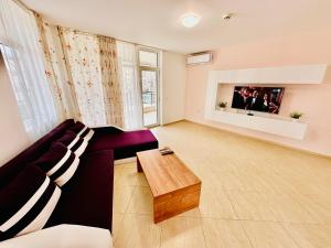 Charming 2-bed flat with pool view in Sunny Beach, Bulgaria