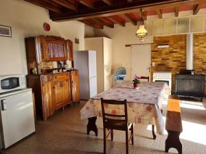 Gîte indépendant avec cour fermée à 1km du village - FR-1-590-177