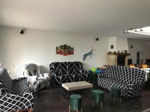 Grand gîte avec piscine, cheminée et terrasse près de Lunéville, idéal pour familles et groupes - FR-1-584-84