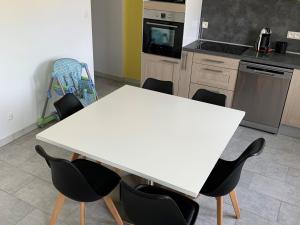 Maisons de vacances Gite Forges-sur-Meuse, 4 pieces, 6 personnes - FR-1-585-48 : photos des chambres