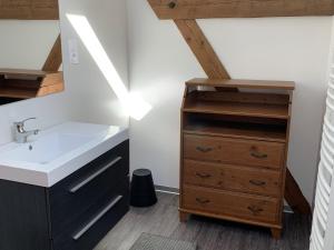 Maisons de vacances Gite Forges-sur-Meuse, 4 pieces, 6 personnes - FR-1-585-48 : photos des chambres