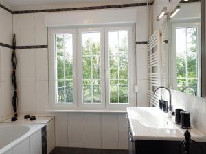 Maisons de vacances Gite de charme avec sauna, bain nordique et parc arbore au coeur des Vosges - FR-1-589-13 : photos des chambres