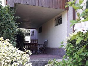 Maisons de vacances Pavillon au calme avec cheminee pres de Gerardmer, Wi-Fi, terrasses et garage - FR-1-589-75 : photos des chambres