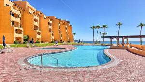 Right on the Beach! 1 Bedroom Ground Floor Ocean Front