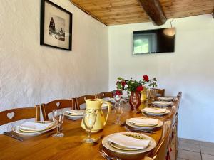 Gîte 10 pers avec 4 chambres et 3 salles deau, animaux admis - FR-1-582-94