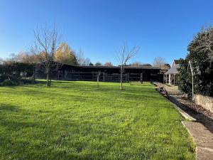 Cotswolds Country Cottage - Boutique & Romantic