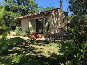 LA BRINDILLE Petit mas provencal meublé de tourisme 3 étoiles 2-3 personnes 1 piece 30 m2 tout confort lisière foret jardin Jacuzzi Piscine - Saint-Paul-en-Forêt