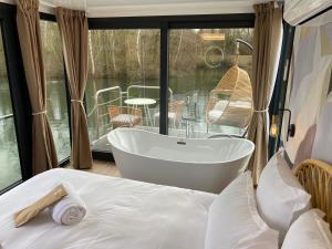 Bateaux Escale Royale Saint Fargeau : photos des chambres