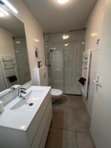 Villas 4-Bedrooms Villa with Parking, AC & Pool for 8 to 10 guests : photos des chambres