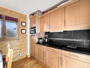 4 pieces centre village