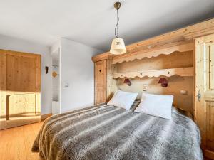 4 pieces centre village