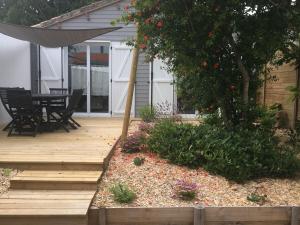 Maison Traditionnelle Rénovée, Proche Plage, Barbâtre - Terrasse, Wifi, Confort Modern - FR-1-426-371