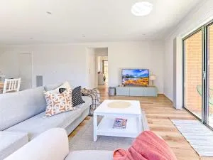 Modern Clyde House Smart TV*Dryer - كرانبورن