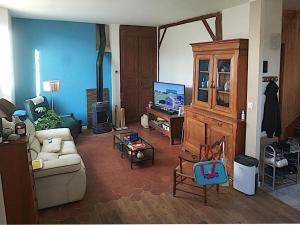 Chambre calme et accueillante 13 kmtrs aéroport, parking gratuit, navette gare ou aéroport