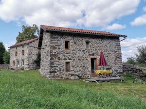 Charmante maison dans les gorges de la Loire avec terrasses et poêle à bois - FR-1-582-319