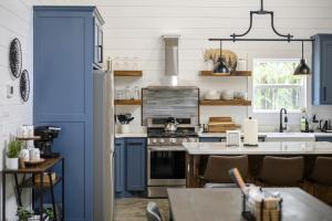 New Rustic Luxury Firepit Spa Games Sleeps 8