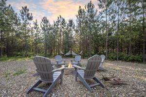 New Rustic Luxury Firepit Spa Games Sleeps 8