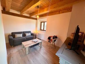 Gîte élégant en pleine nature avec terrasse, départ randonnées, parking privé et équipements inclus - FR-1-589-384