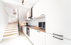 Beautiful Home In Slivnica With Wifi