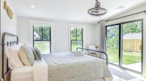 Renovated kitchen less than 2 miles to Beach!