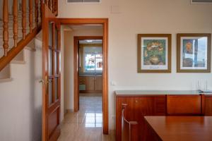 AT130 Casa con piscina privada, aire acondicionado y garaje