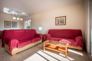 AT130 Casa con piscina privada, aire acondicionado y garaje