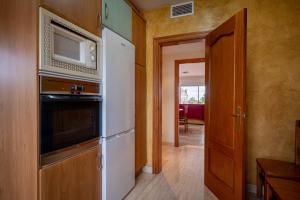 AT130 Casa con piscina privada, aire acondicionado y garaje