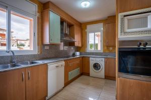 AT130 Casa con piscina privada, aire acondicionado y garaje