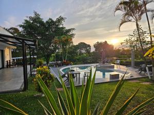 Casa Campestre De 6 Habitaciones Por Parceros Group