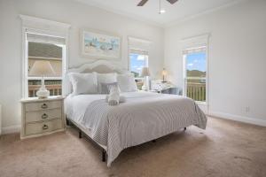 Beach Front Cottage with Beautiful Ocean Views!