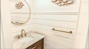 Renovated kitchen less than 2 miles to Beach!