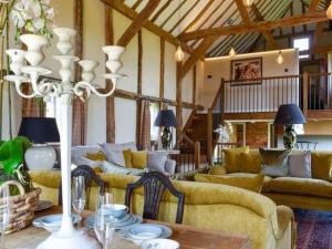Luxury Farm House with Heated Pool & Jacuzzi